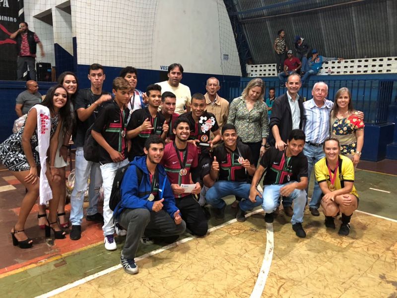 Final do XXVIII Campeonato Galo Branco reúne centenas de pessoas no Poliesportivo Osório Ribeiro de Resende.